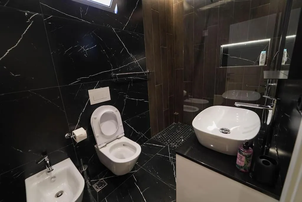 2 Steps From City Center Apt 3 3 Tirana 0*,  Albânia